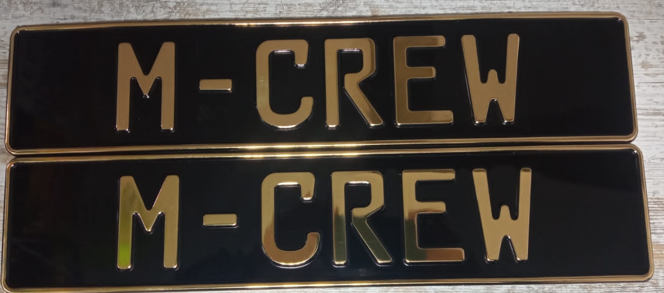 сувенирный номер с надписью m-crew